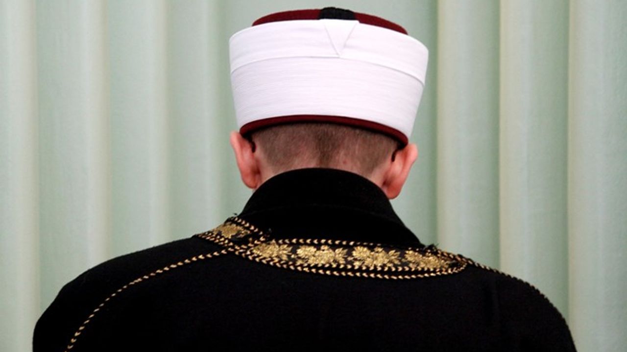 Konya'yı karıştıran iddia: İsmailağa cemaatine bağlı müftü, Konya'da arabasında bir kadınla çıplak yakalandı