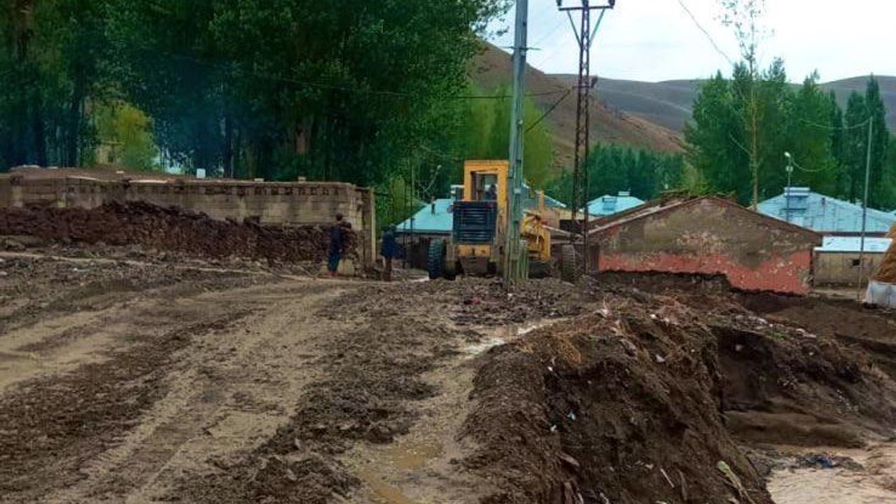 Van’da sağanak yağış sele yol açtı