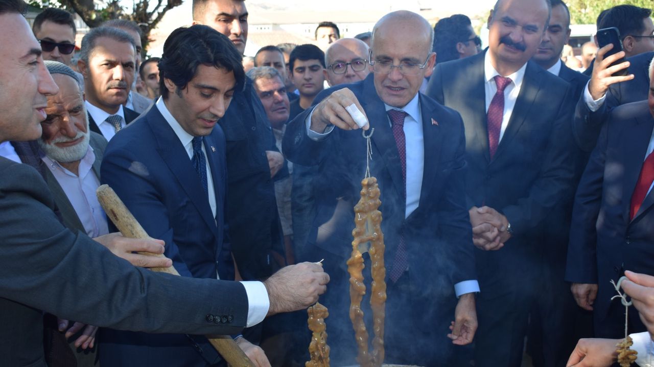 Bakan Şimşek, memleketi Batman'da festivale katıldı