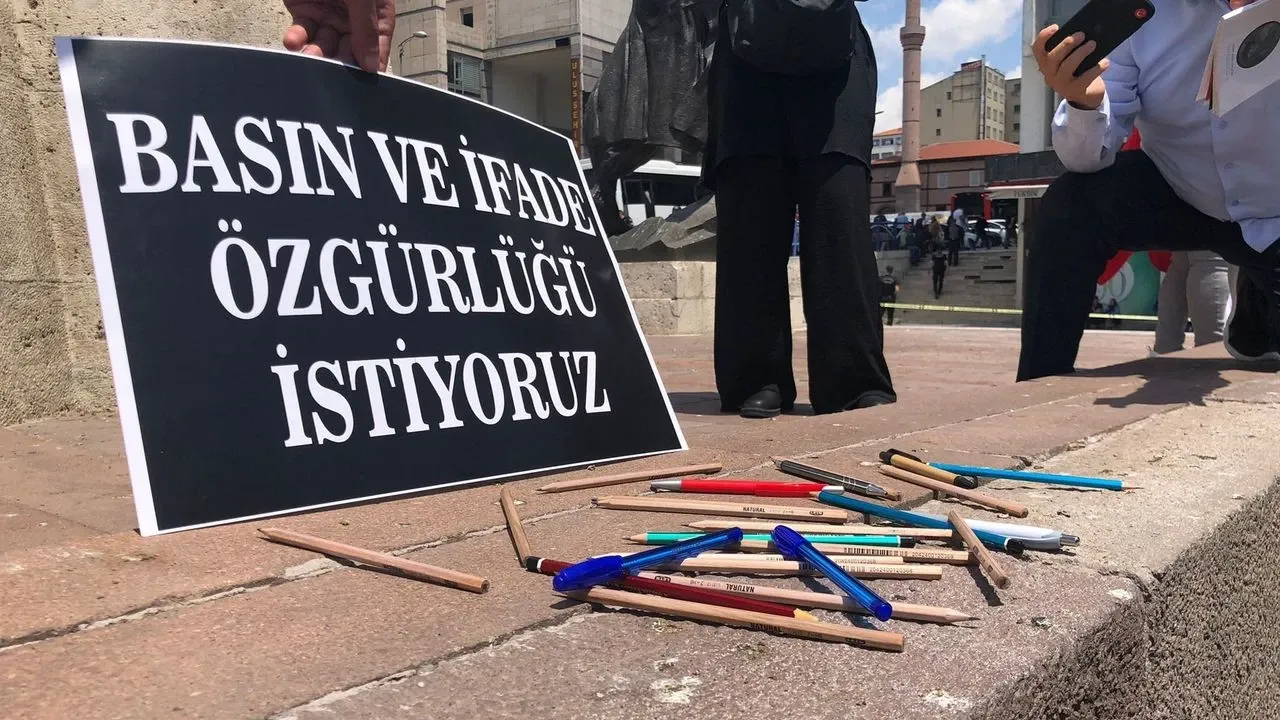 MLSA: 10 ayda 366 gazeteci yargılandı, 233 yıl hapis cezası verildi
