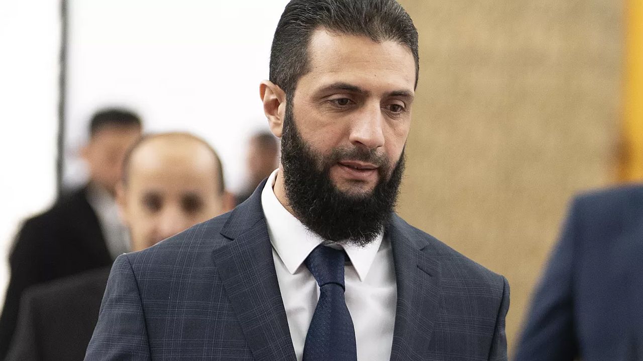 Suriye'de yeni dönem: Ahmed eş-Şara, geçici devlet başkanı oldu