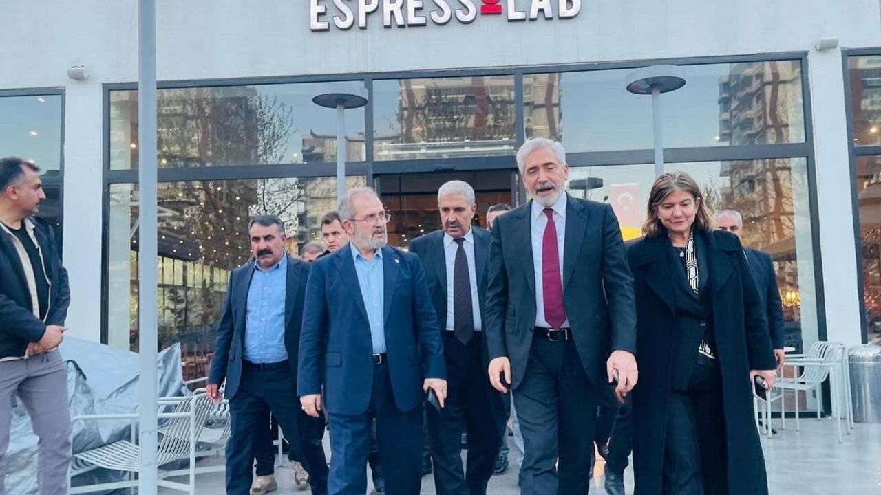 AK Parti'den Diyarbakır’daki EspressoLab'a ziyaret