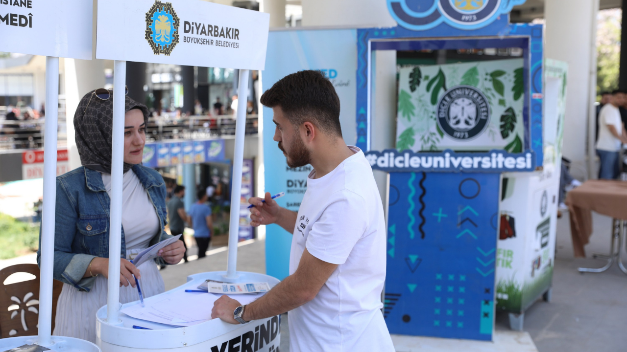 Diyarbakır Büyükşehir Belediyesi gençlerin taleplerini dinliyor