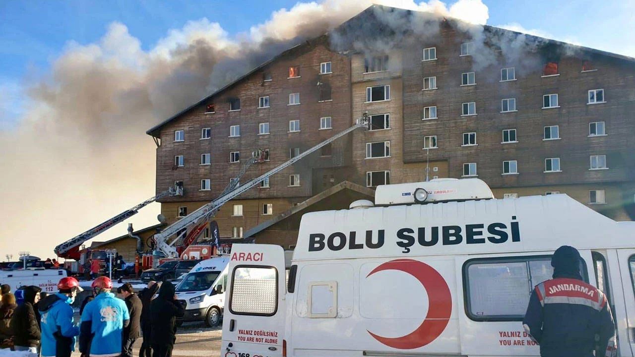 Kartalkaya yangını: Bakanlık çalışanlarına soruşturma engeli