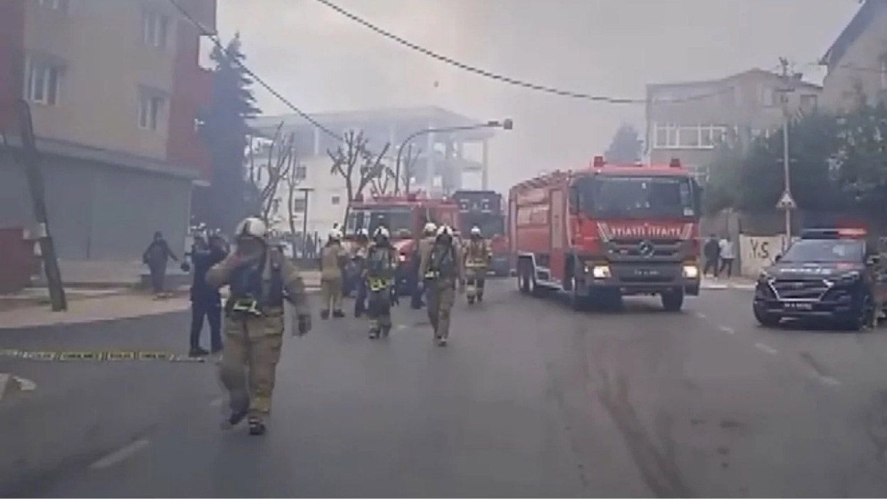 Sancaktepe’de iş merkezinde yangın çıktı