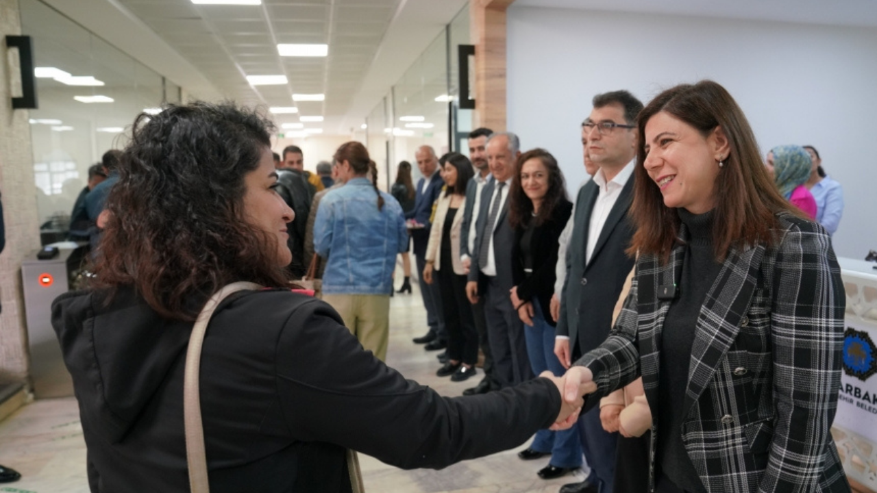 Serra Bucak’tan personellerine bayram kutlaması