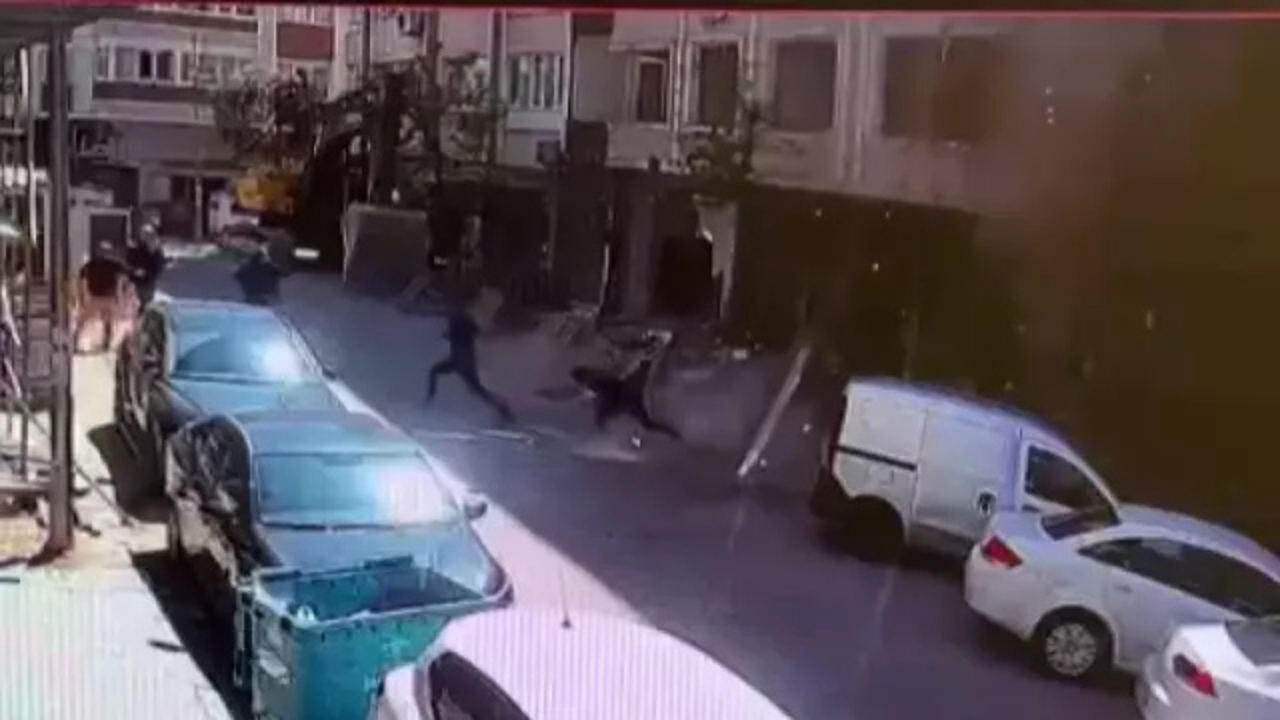 Deprem anında balkon çöktü: 1 yaralı