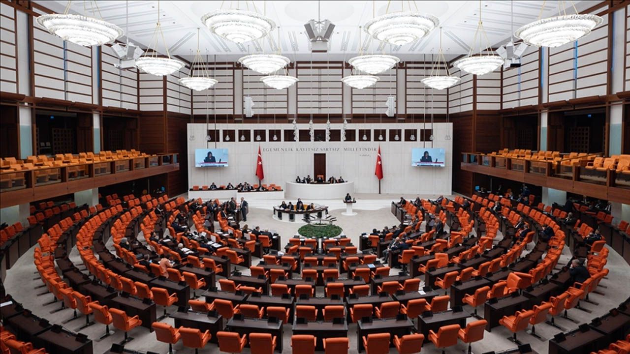 Mecliste hangi partinin kaç milletvekili var?