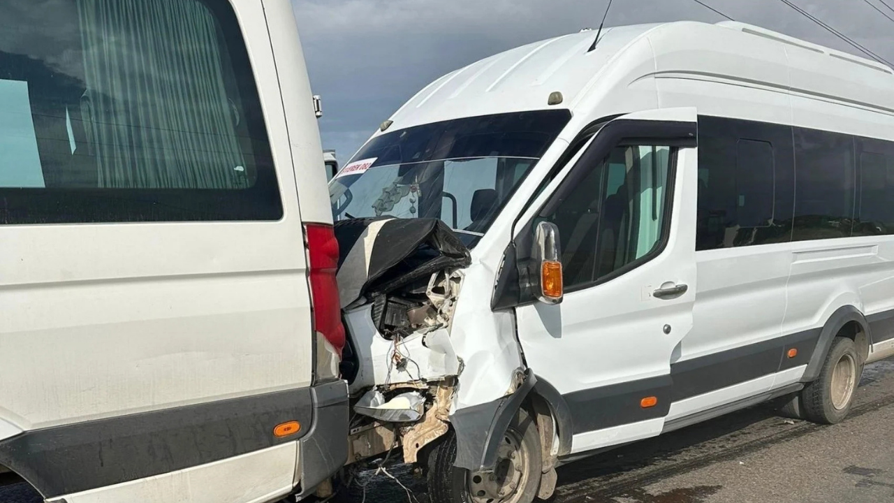 Şanlıurfa’da öğretmenleri taşıyan minibüsler çarpıştı: 28 yaralı