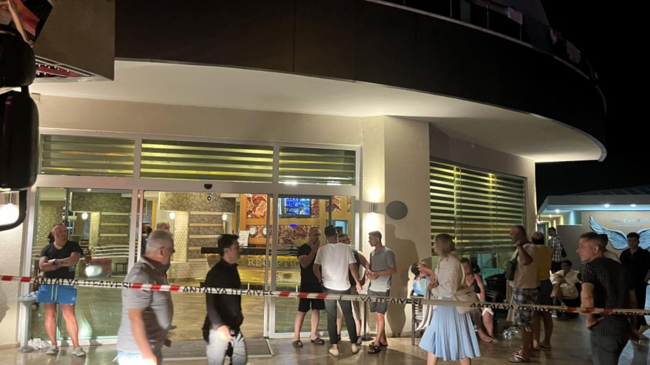 Alanya’da otelde yangın: 622 turist tahliye edildi