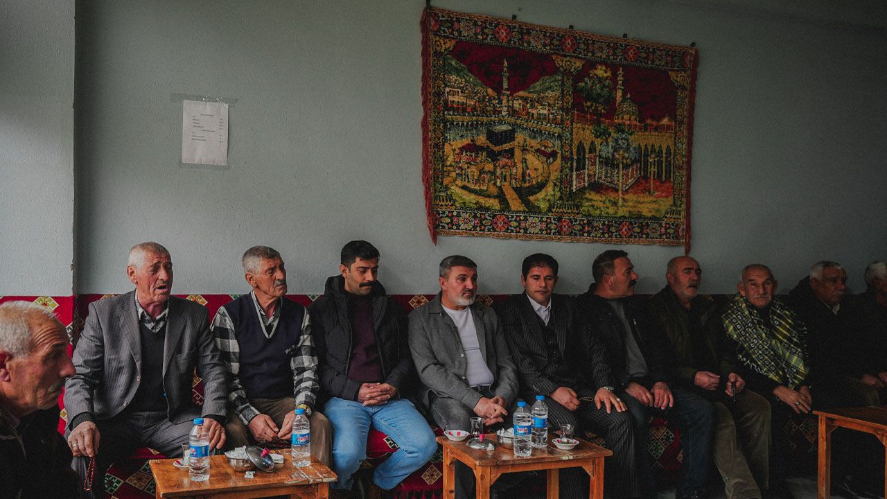 “Dengbejen Me” Belgeseli: Yönetmen Ali Bagdu ile söyleşi