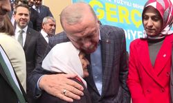 Cumhurbaşkanı Erdoğan, Diyarbakır'da yaşlı teyzeyle  sohbet etti