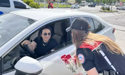 Diyarbakır'ın kadın polislerinden Anneler Günü jesti!