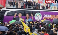 Leyla Zana Diyarbakır’da vatandaşlarla bir arada