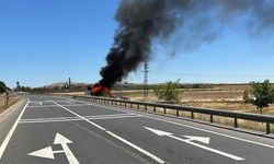 Şanlıurfa-Diyarbakır karayolunda midibüs yangını