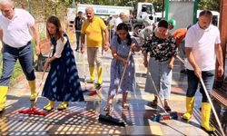 Diyarbakır Bismil'de Eş Başkanlar çevre temizliğine yardım etti