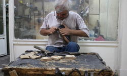 Diyarbakır'ın son ayakkabı ustalarından askeri varlı mesleğini yaşatmaya çalışıyor