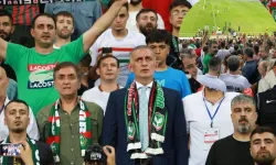 TFF Başkanı Hacıosmanoğlu taraftar arasında Amedspor maçını izledi