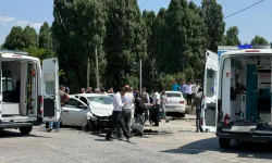 Gürpınar kavşağında trafik kazası: 4 yaralı