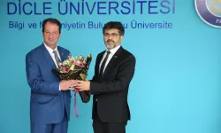 Dicle Üniversitesi'nin yeni rektörü Prof. Dr. Eronat görevine resmen başladı