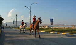 Malazgirt Zaferi etkinlikleri için atlı birlikler Bitlis sahiline indi