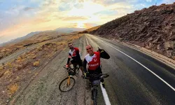 İki öğretmen 450 km pedal çevirdi