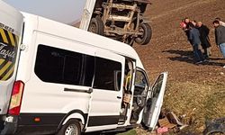 Diyarbakır'da trafik kazası! 12'si öğretmen, 14 yaralı