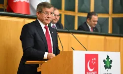 Ahmet Davutoğlu, kürsüde gözyaşlarını tutamadı