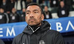 Beşiktaş, Giovanni van Bronckhorst ile yolların ayrıldığını KAP'a bildirdi.