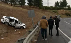 Diyarbakır'da otomobil takla attı: 3 yaralı