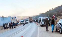 Gaziantep'te buzlanan yolda TIR ile minibüs çarpıştı: 2 ölü 7 yaralı