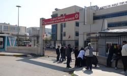 Düğün hazırlığı sırasında eşini satırla öldürdü