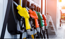 Benzine ve motorine yine zam geldi