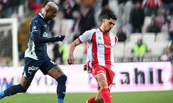 Fenerbahçe, Sivasspor'u 3-1 yenerek 3 puanı kaptı