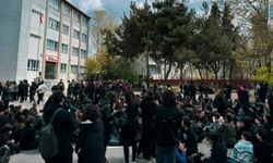 Proje Okulu Kararı protesto edildi, okul yönetimi gözdağı verdi