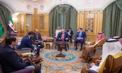 Trump ve Şara arasında 25 yıl sonra ilk yüz yüze görüşme