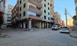 Diyarbakır’da skandal iddia! Belediye personeli çöpleri apartmana döküyor