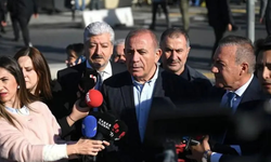 Gürsel Tekin, CHP İl Başkanlığı binasına girdi