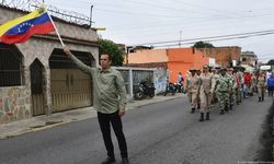 Venezuela’da vatandaşlarına askeri eğitim veriliyor