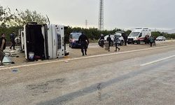 Adana Kozan’da minibüs devrildi: 11 yaralı