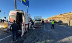 Ambulans kazaya karıştı: 2’si ağır 7 yaralı