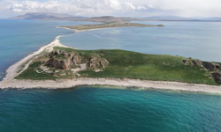 Van Gölü’nde antik yol su altından çıktı