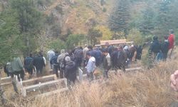 Yangında hayatını kaybeden kardeşler tek mezarda defnedildi