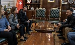 Serra Bucak, eylem yapan hastane işçileriyle görüştü