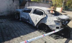 Şırnak’ta park halindeki iki araç gece yarısı yandı