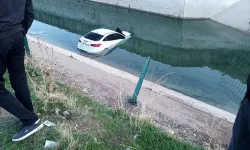 Diyarbakır’da otomobil su kanalına uçtu