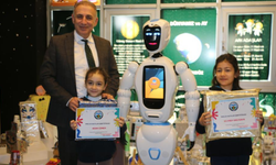 Diyarbakır’da minik eller atıklardan robot üretti