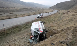 Muş’ta ambulans kontrolden çıktı: 3 yaralı