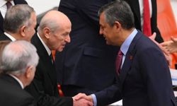 Özgür Özel’den Bahçeli ve AK Parti grubuna selam: DEM ile tokalaşmadı