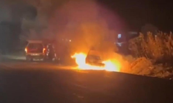 Şanlıurfa’da bir kişi seyir halindeyken durup, aracını yaktı